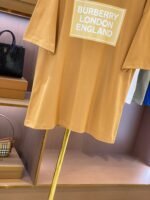 バーバリー コピー 業界最高い品質 ロゴプリントカジュアル半袖Tシャツ