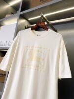 バーバリー 偽物 ロゴプリント通気性が良く快適な半袖Tシャツ