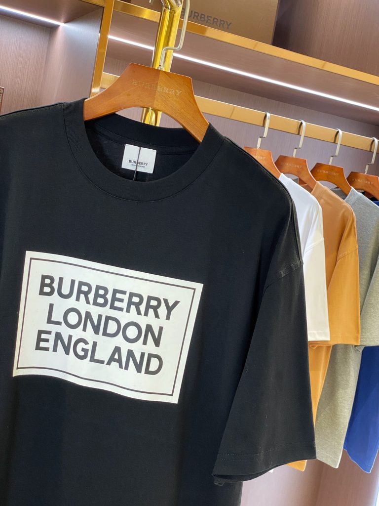 数量限定爆買い ロエベ バーバリー 偽物 アイキャッチ ロゴプリントカジュアル半袖Tシャツ