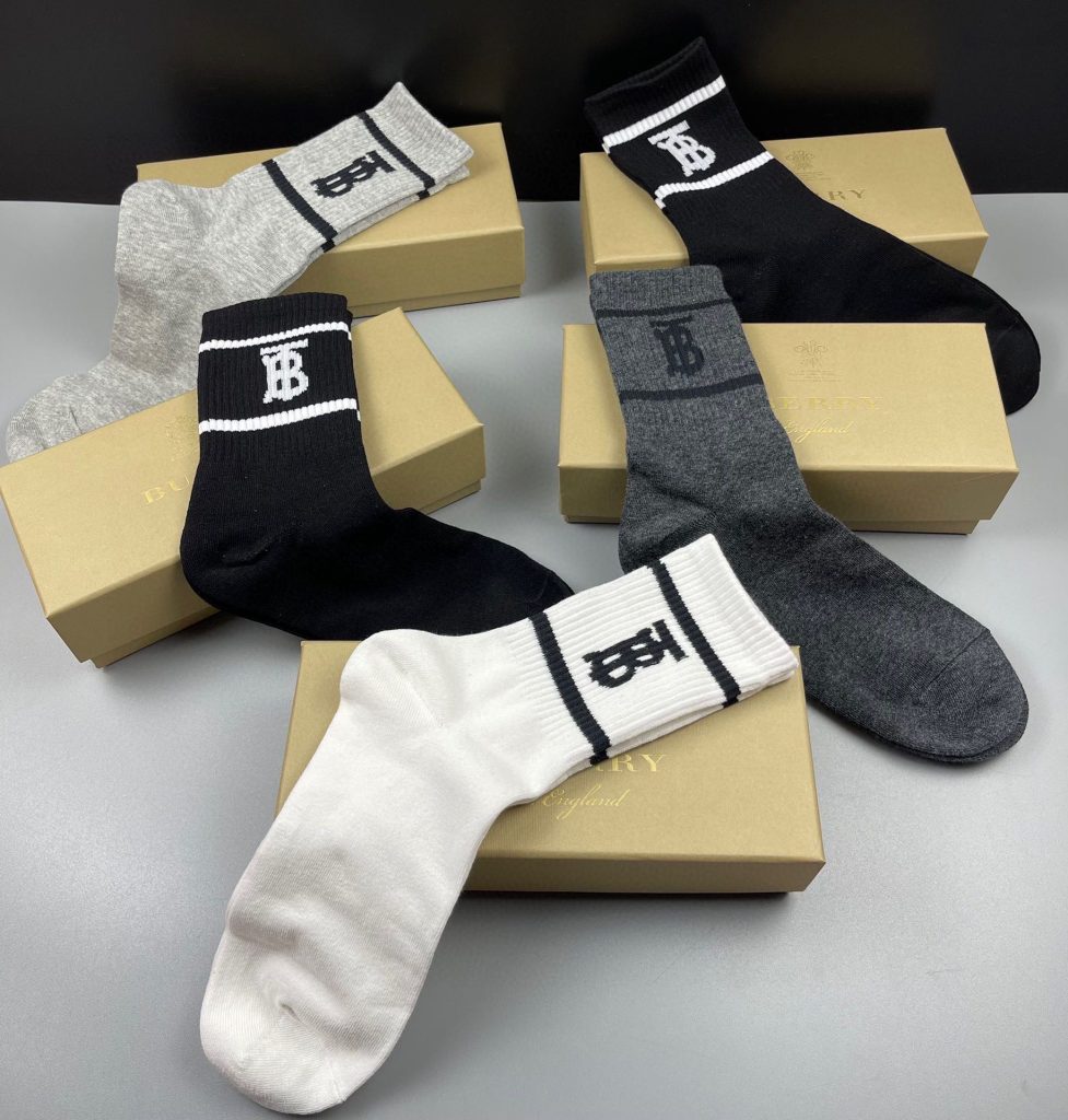HOT100%新品 バーバリー スーパーコピー 純綿通気性が良く快適な靴下