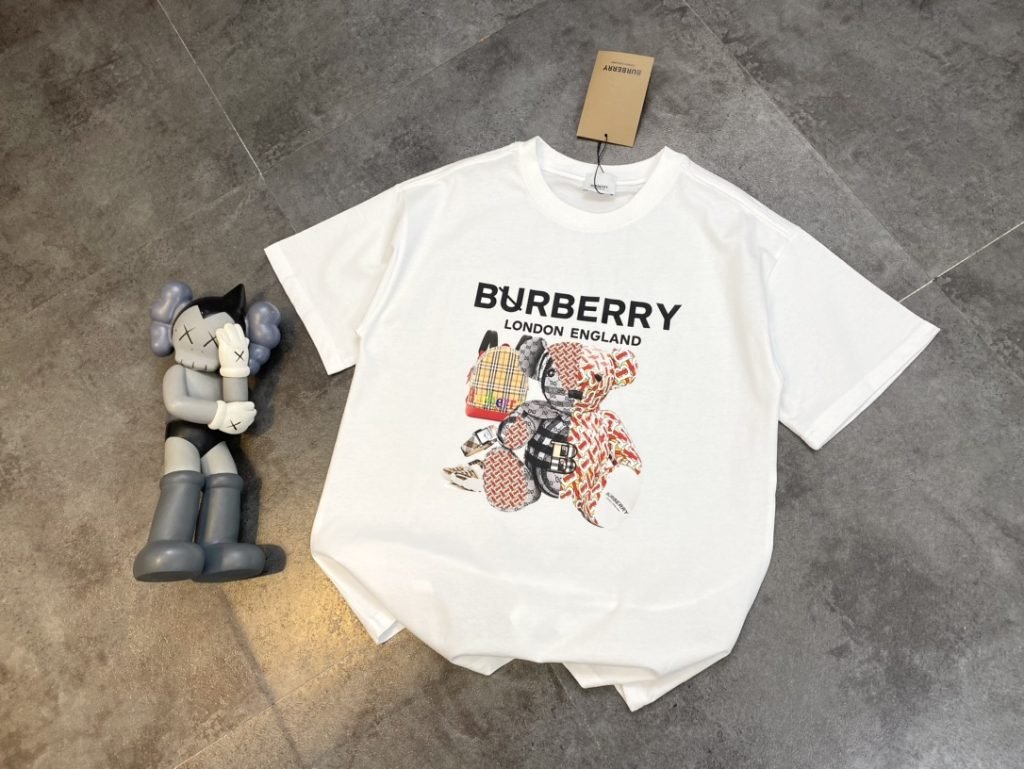 新作到着!! バーバリー 業界最高い品質 熊ちゃんプリントカジュアル半袖Tシャツ