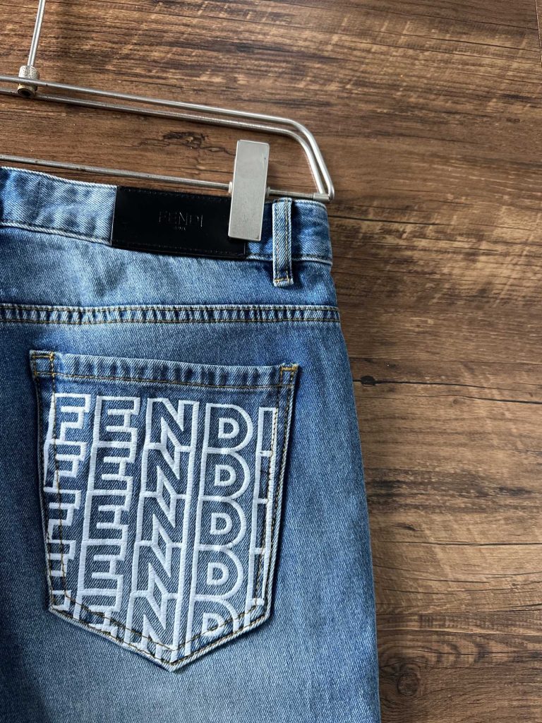 フェンディ n級品  入手困難 アルファベット刺繍ロゴカジュアルジーンズ