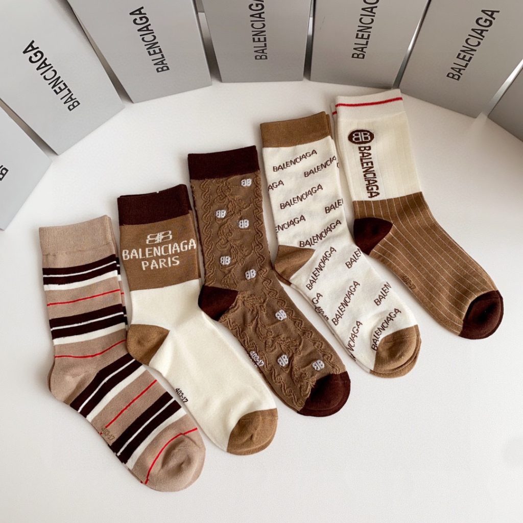 期間限定SALE!! 入手困難 バレンシアガ 靴下 コピー 激安通販 抗菌防臭 吸汗速乾 5足組