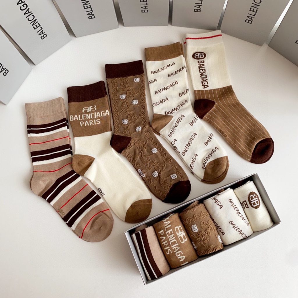 期間限定SALE!! 入手困難 バレンシアガ 靴下 コピー 激安通販 抗菌防臭 吸汗速乾 5足組