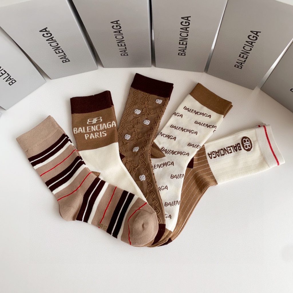 期間限定SALE!! 入手困難 バレンシアガ 靴下 コピー 激安通販 抗菌防臭 吸汗速乾 5足組
