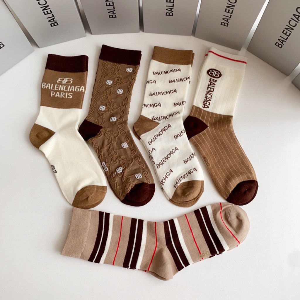 期間限定SALE!! 入手困難 バレンシアガ 靴下 コピー 激安通販 抗菌防臭 吸汗速乾 5足組