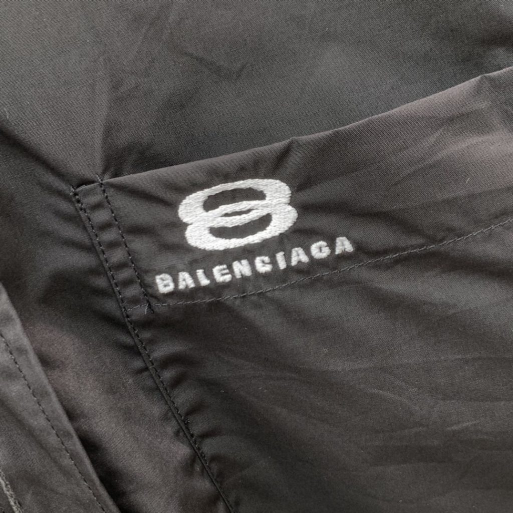 芸能人愛用 高級感あるバレンシアガ コピー フード付きパーカーコート