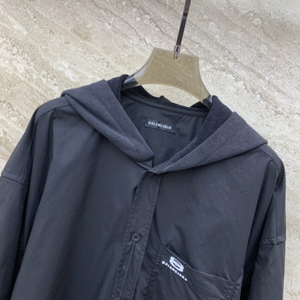 芸能人愛用 高級感あるバレンシアガ コピー フード付きパーカーコート