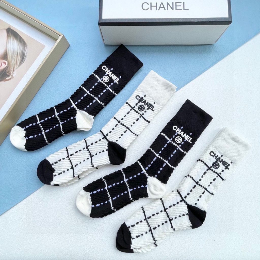 期間限定SALE!! シャネル スーパーコピー 抗菌防臭吸汗速乾 4足組 人気の新品靴下