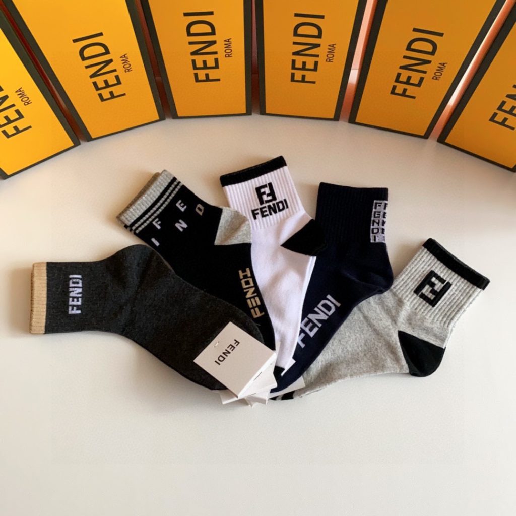  フェンディ 靴下Ｎ級品  抗菌防臭 吸汗速乾 5足組  激安通販