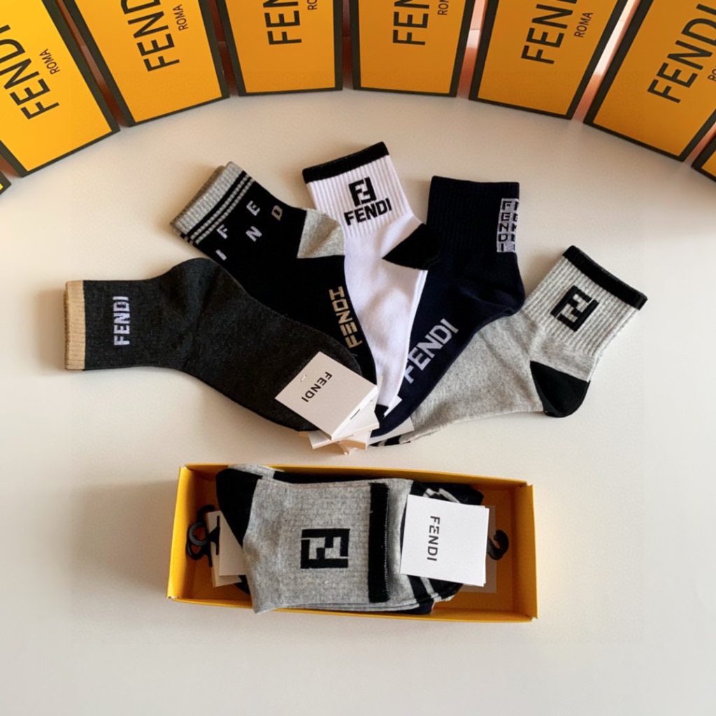  フェンディ 靴下Ｎ級品  抗菌防臭 吸汗速乾 5足組  激安通販