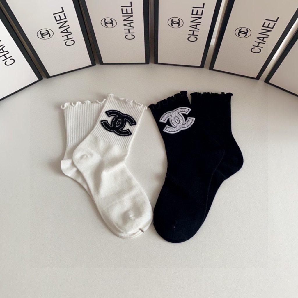 シャネル スーパーコピー 芸能人 靴下  業界最高い品質  激安販売 吸汗速乾 5足組