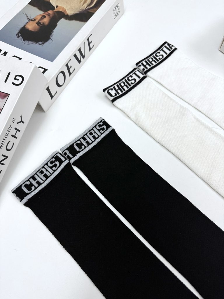  夏 新作登場 ディオール   入手困難  偽物  ファッション 中筒靴下 