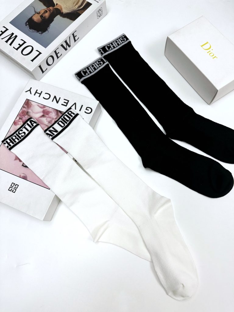  夏 新作登場 ディオール   入手困難  偽物  ファッション 中筒靴下 