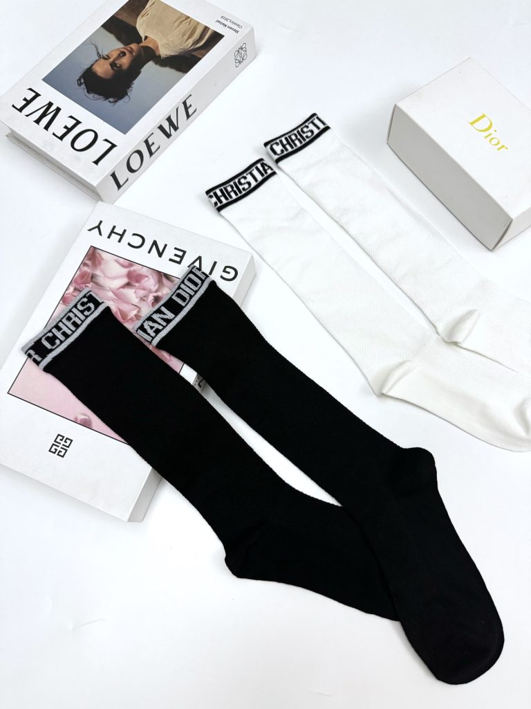  夏 新作登場 ディオール   入手困難  偽物  ファッション 中筒靴下 