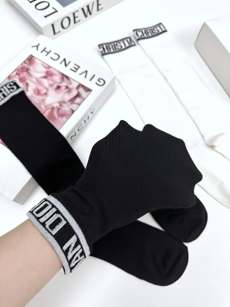  夏 新作登場 ディオール   入手困難  偽物  ファッション 中筒靴下 