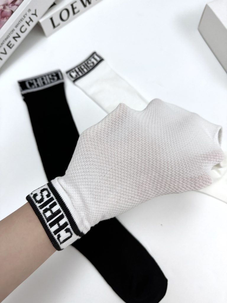  夏 新作登場 ディオール   入手困難  偽物  ファッション 中筒靴下 