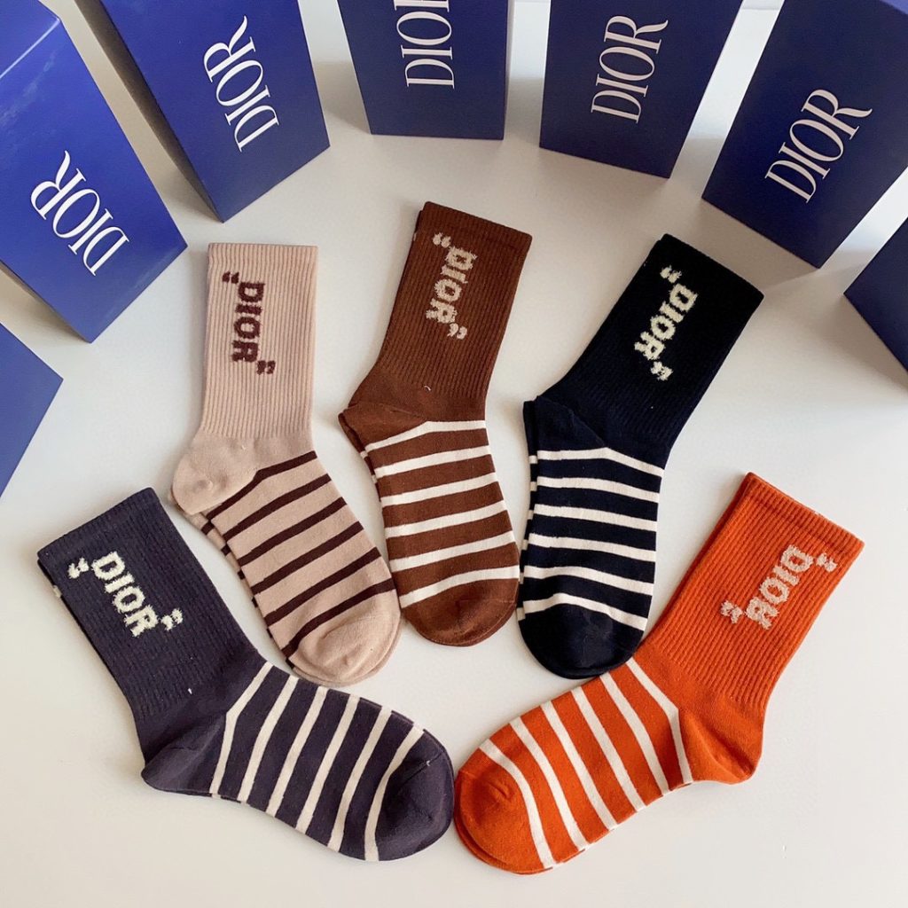 【激安】最安値 人気  ディオール 偽物 柔らかい暖かい保温防寒 靴下