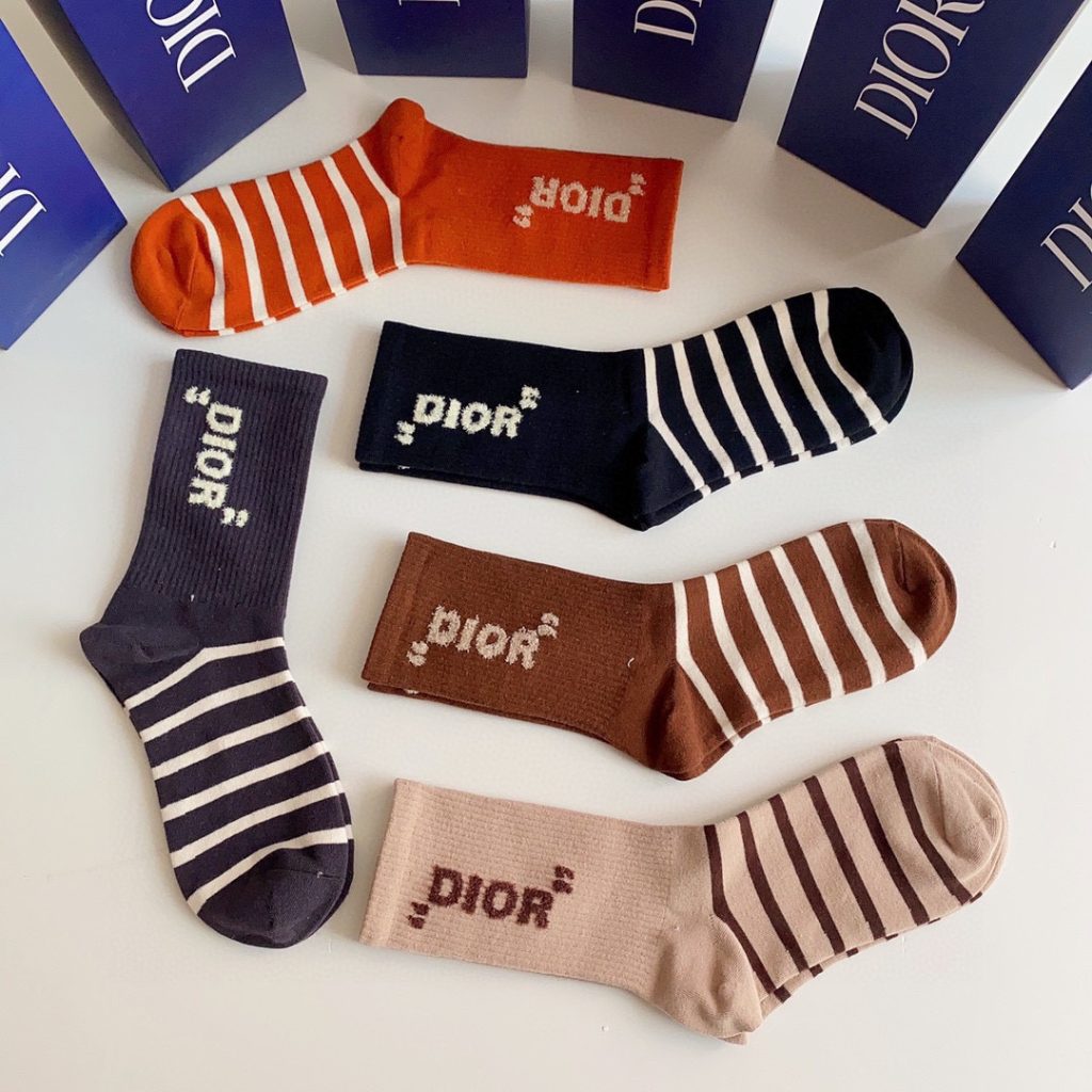 【激安】最安値 人気  ディオール 偽物 柔らかい暖かい保温防寒 靴下