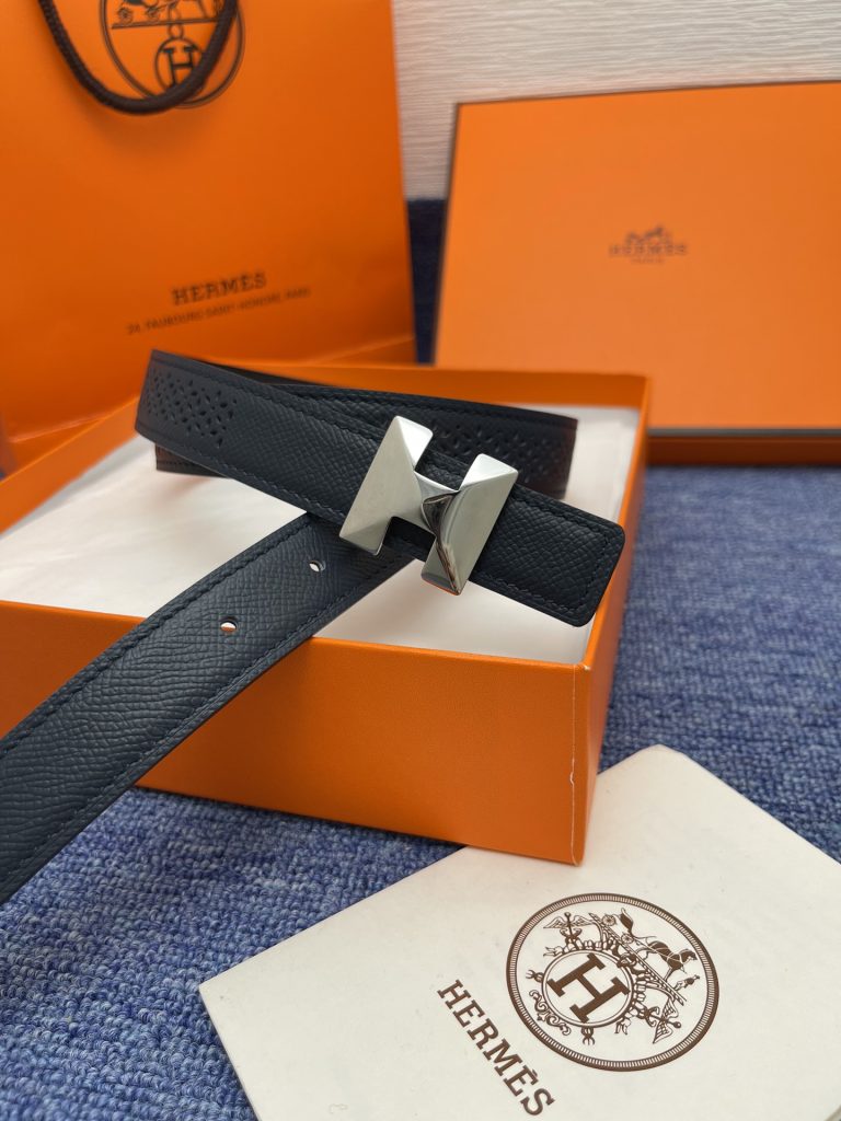 エルメス コピー ベルトブラックレザー入手困難 銅ボタン金具