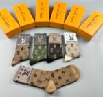 ルイヴィトン 偽物 限定販売 最高品質 抗菌防臭 吸汗速乾 中筒靴下 五足組