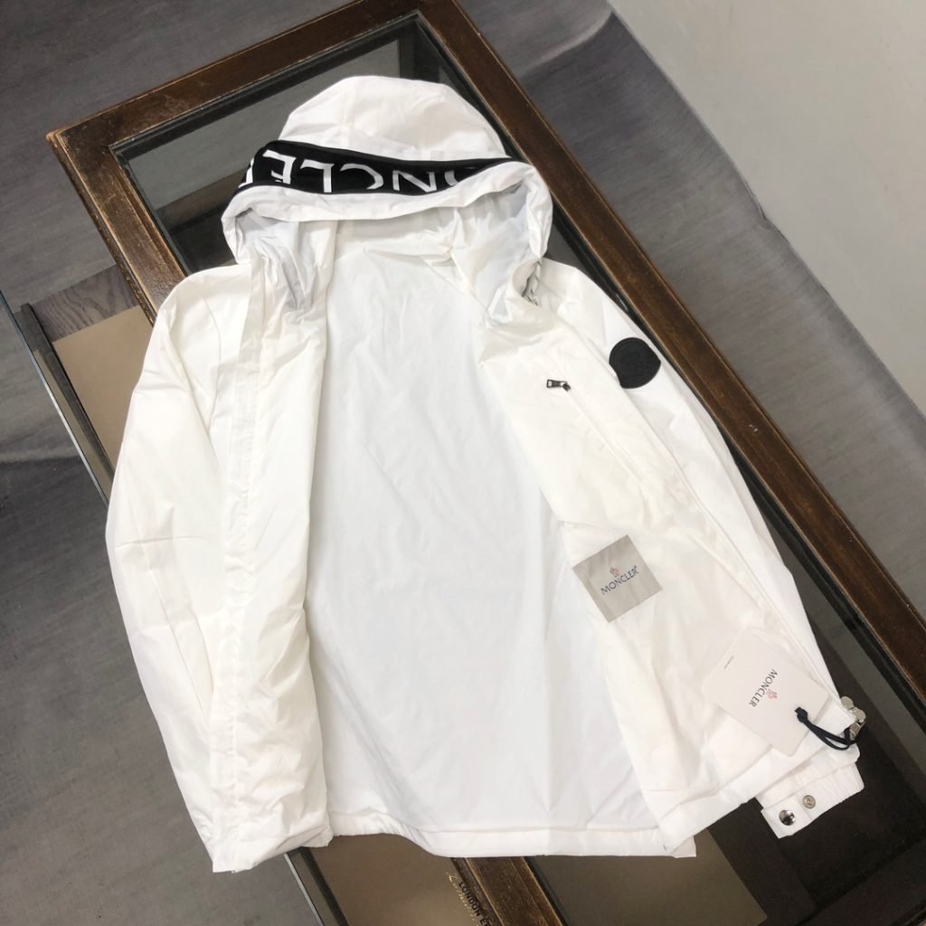  アイキャッチ モンクレール 偽物  ジップパーカ