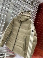 個性的 魅力的 心地よい コットン素材 モンクレール コピー アルファベットプリントダウンジャケット