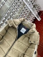 個性的 魅力的 心地よい コットン素材 モンクレール コピー アルファベットプリントダウンジャケット