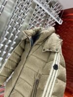 個性的 魅力的 心地よい コットン素材 モンクレール コピー アルファベットプリントダウンジャケット