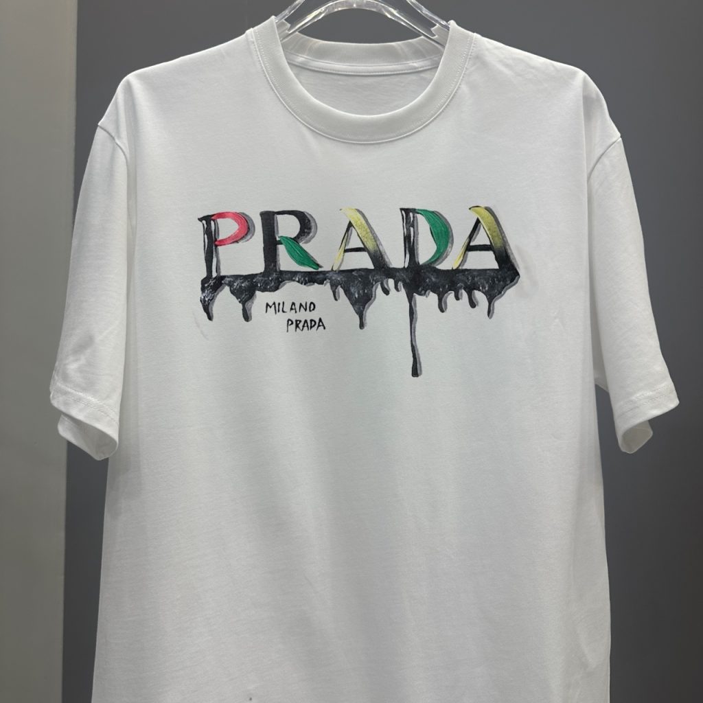 2024春夏定番 スーパーコピー グラフィティ プリントラウンドネック半袖Tシャツ