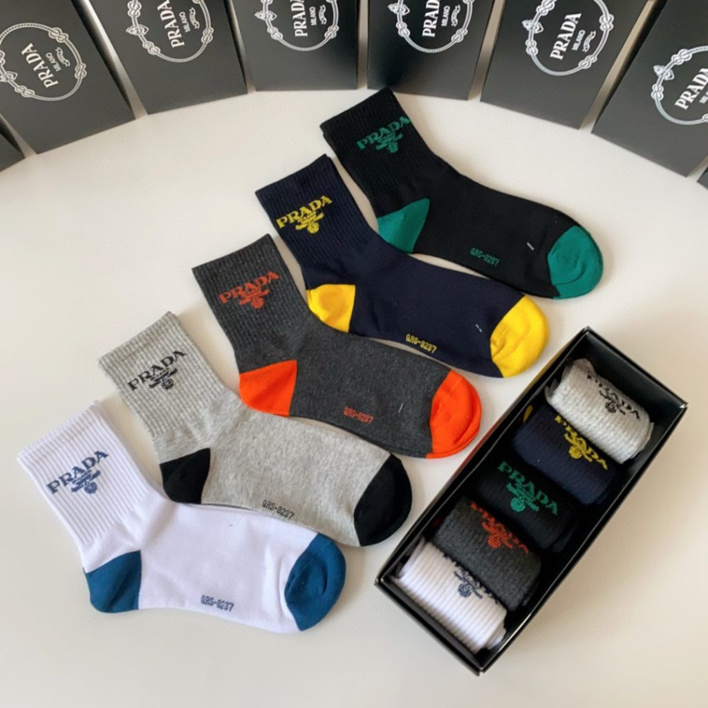 プラダ ソックススーパーコピー 品質保証 定番靴下