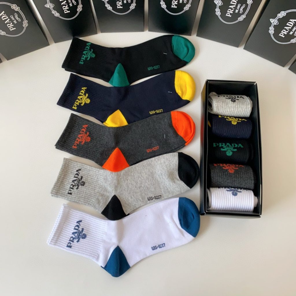 プラダ ソックススーパーコピー 品質保証 定番靴下