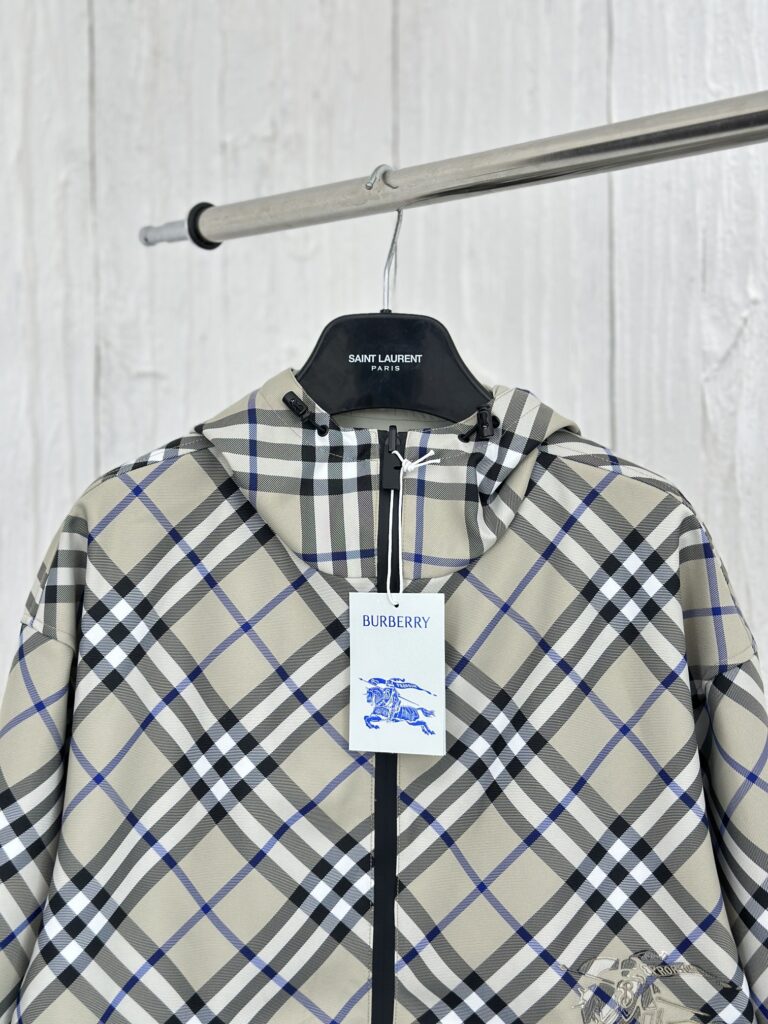 芸能人愛用 高級感ある バーバリー n級品 レトロ チェック柄ブルゾンジャケット