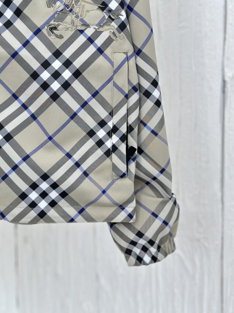 芸能人愛用 高級感ある バーバリー n級品 レトロ チェック柄ブルゾンジャケット