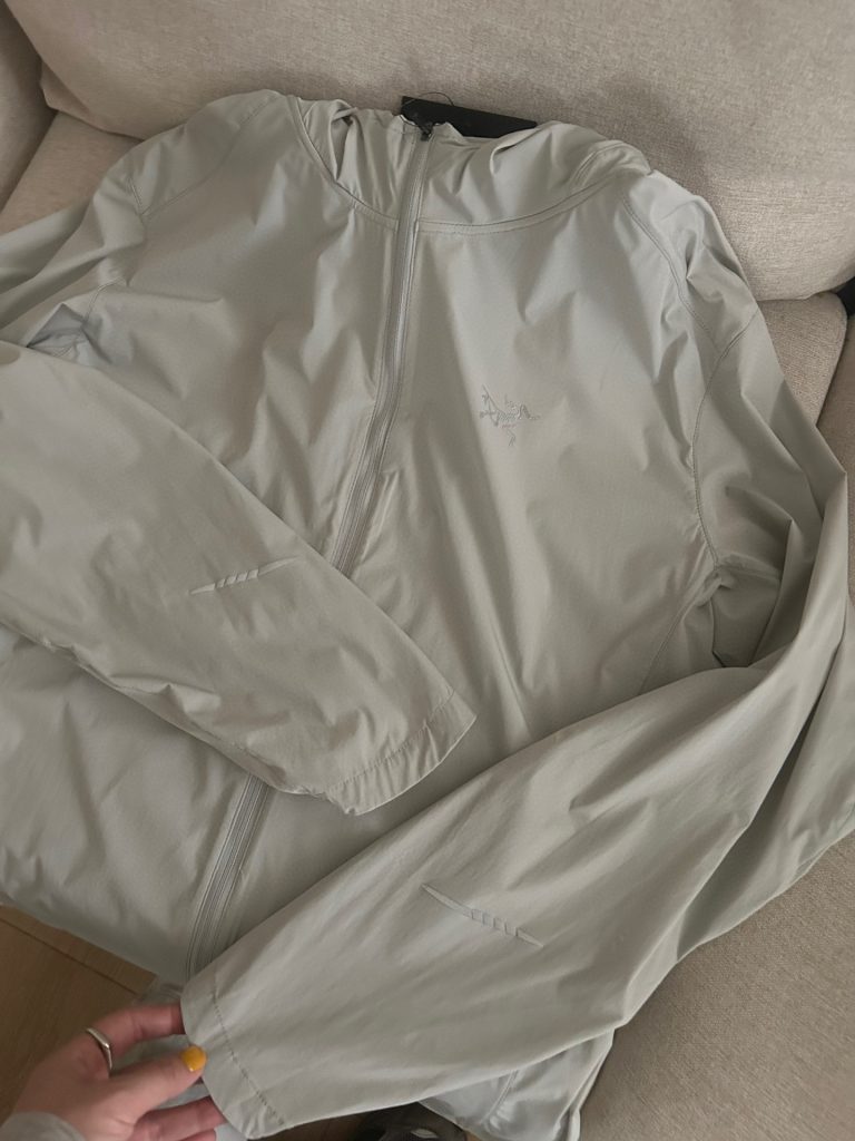 入手困難 アークテリクス 偽物 Squamis シリーズ日焼け止め薄手風ケーススキンスーツ