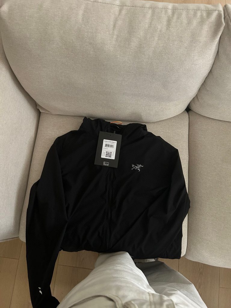 入手困難 アークテリクス 偽物 Squamis シリーズ日焼け止め薄手風ケーススキンスーツ