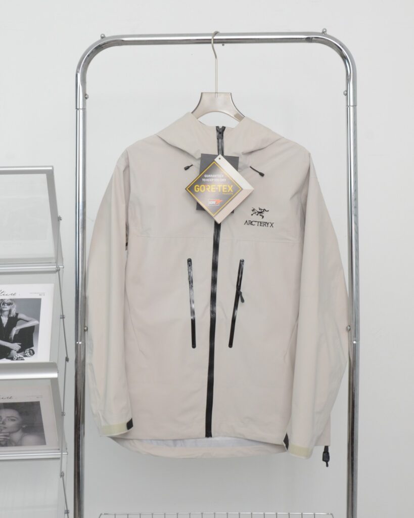 激安大特価最新作 アークテリクス スーパーコピー 登山 防風ジャケット