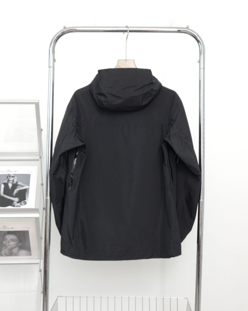 激安大特価最新作 アークテリクス スーパーコピー 登山 防風ジャケット