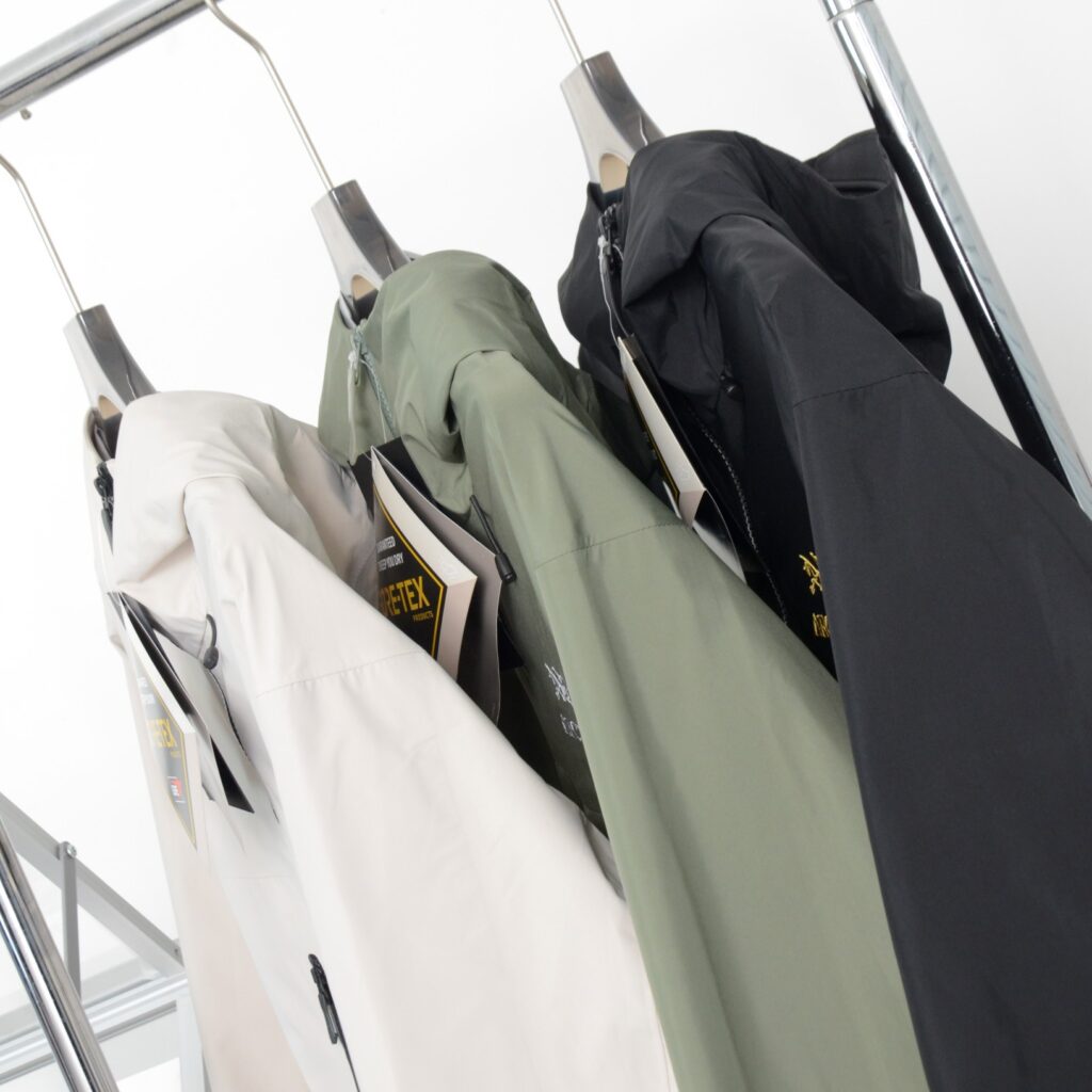 激安大特価最新作 アークテリクス スーパーコピー 登山 防風ジャケット