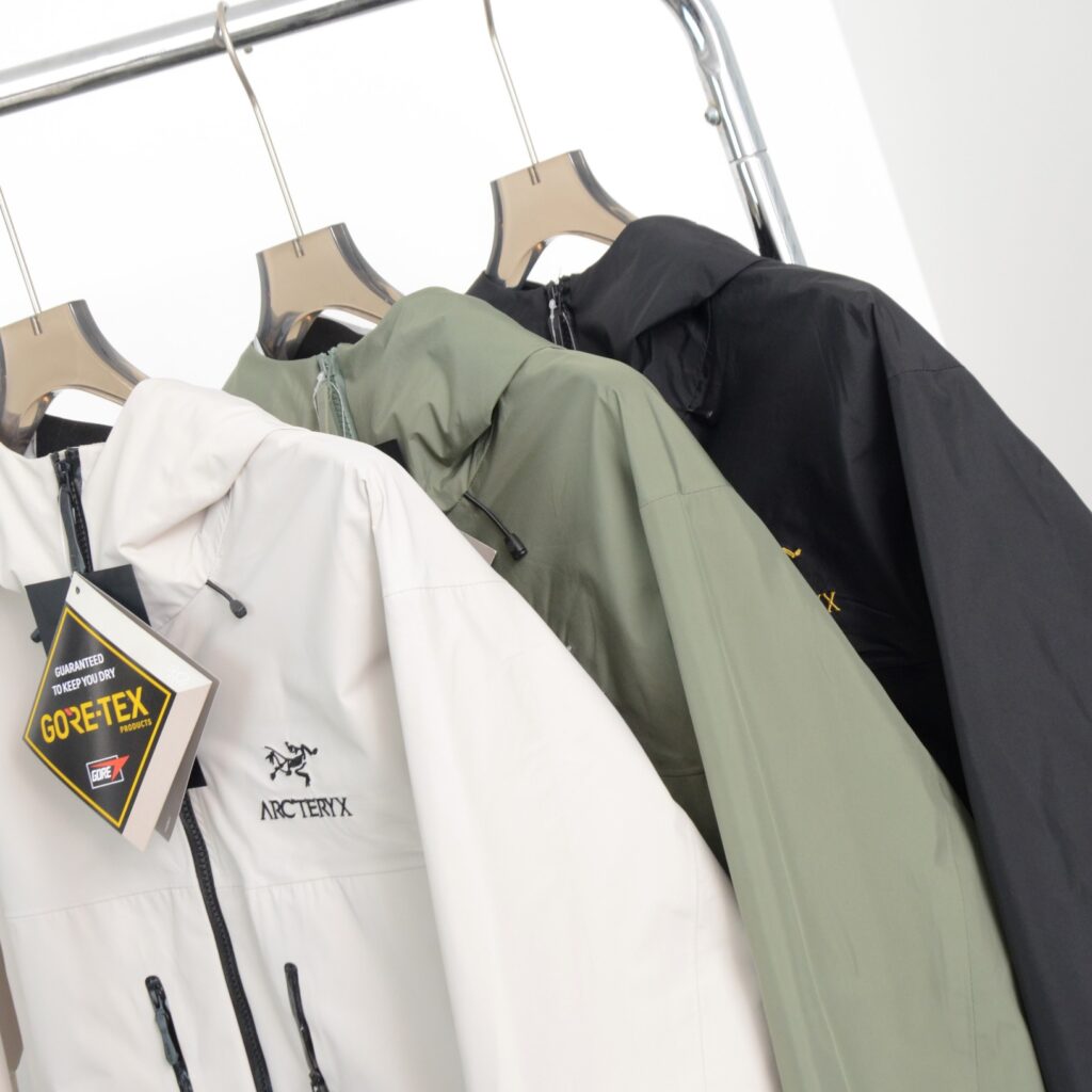 激安大特価最新作 アークテリクス スーパーコピー 登山 防風ジャケット