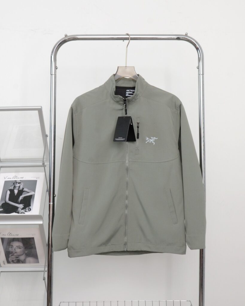 最安値人気 激安通販 アークテリクス n級品 ペアタイプのフード付きジャケット!