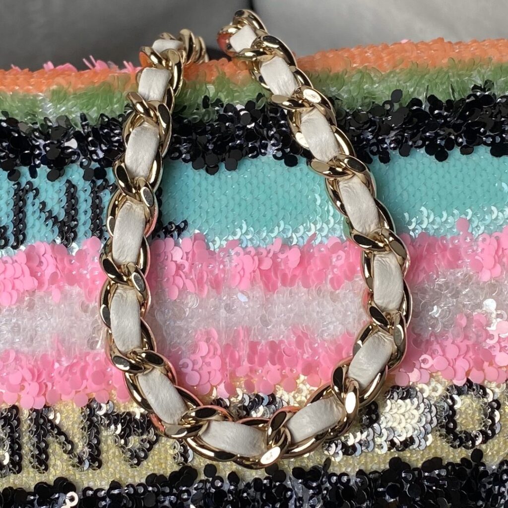 人気セール シャネル コピー AS3269 アルファベット 刺繍ハンドバッグ