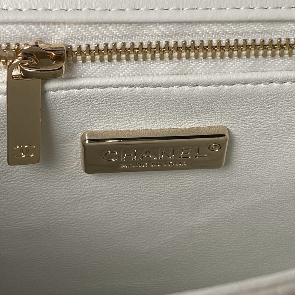 HOT100%新品  シャネル スーパーコピー 優良サイト 口コミ AS3269 アルファベット 刺繍ハンドバッグ