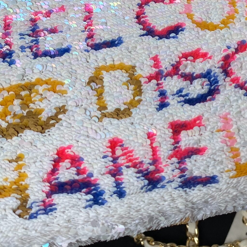 HOT100%新品  シャネル スーパーコピー 優良サイト 口コミ AS3269 アルファベット 刺繍ハンドバッグ