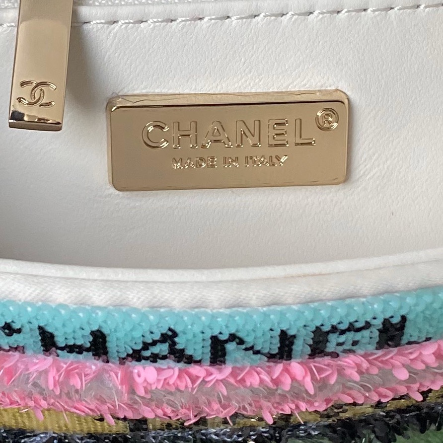 人気セール シャネル コピー AS3269 アルファベット 刺繍ハンドバッグ