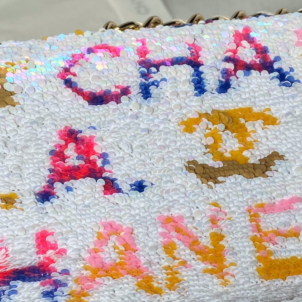 HOT100%新品  シャネル スーパーコピー 優良サイト 口コミ AS3269 アルファベット 刺繍ハンドバッグ