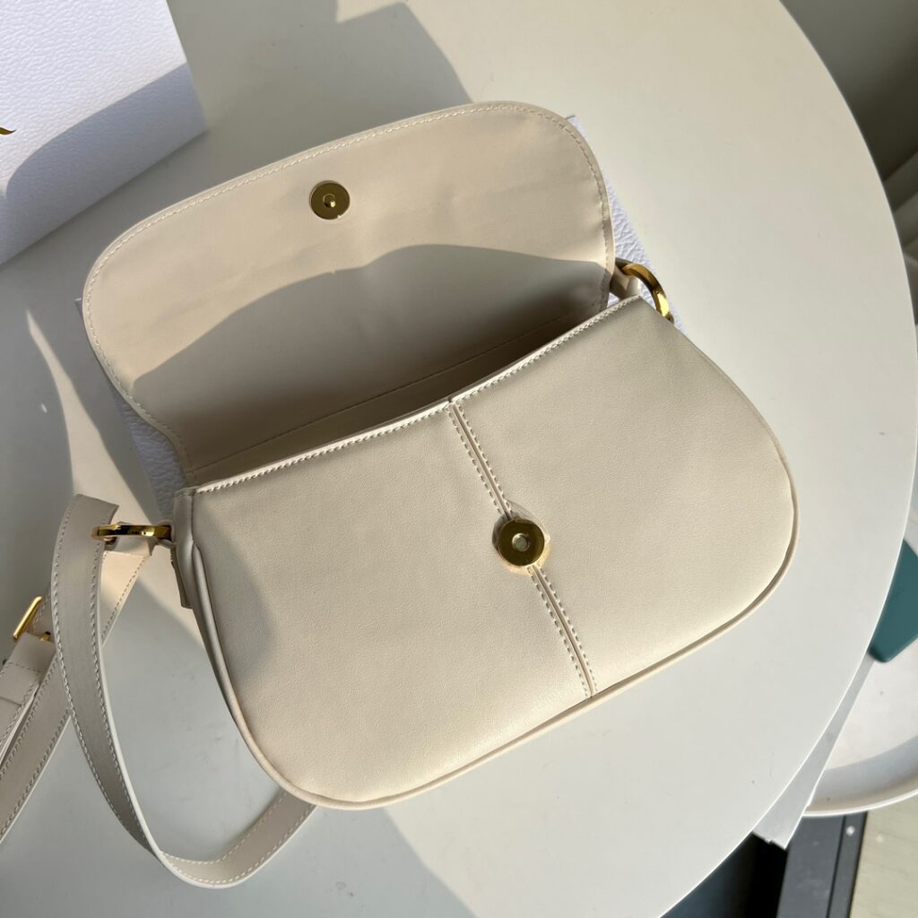 芸能人愛用 高級感ある ディオール  コピー 新作Besace ハンドバッグ 