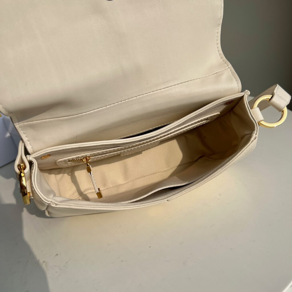 芸能人愛用 高級感ある ディオール  コピー 新作Besace ハンドバッグ 