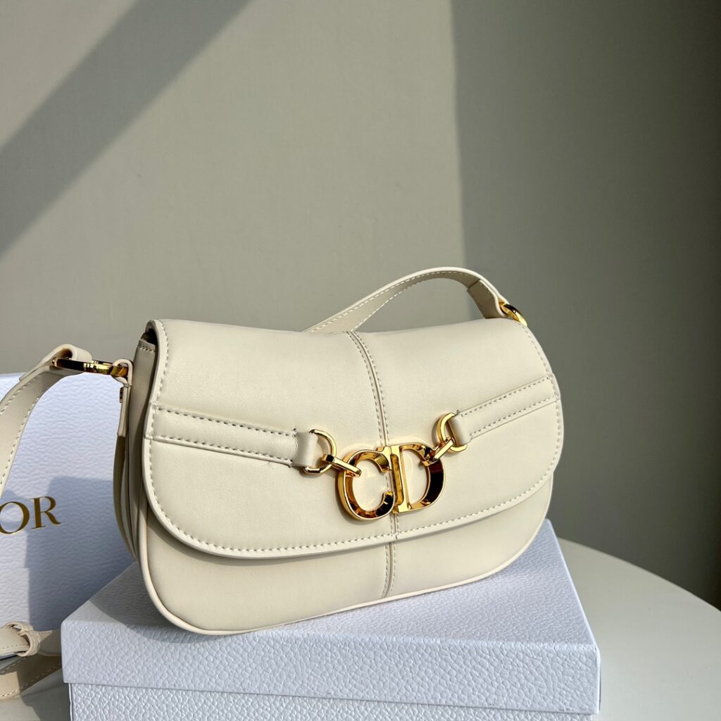 芸能人愛用 高級感ある ディオール  コピー 新作Besace ハンドバッグ 