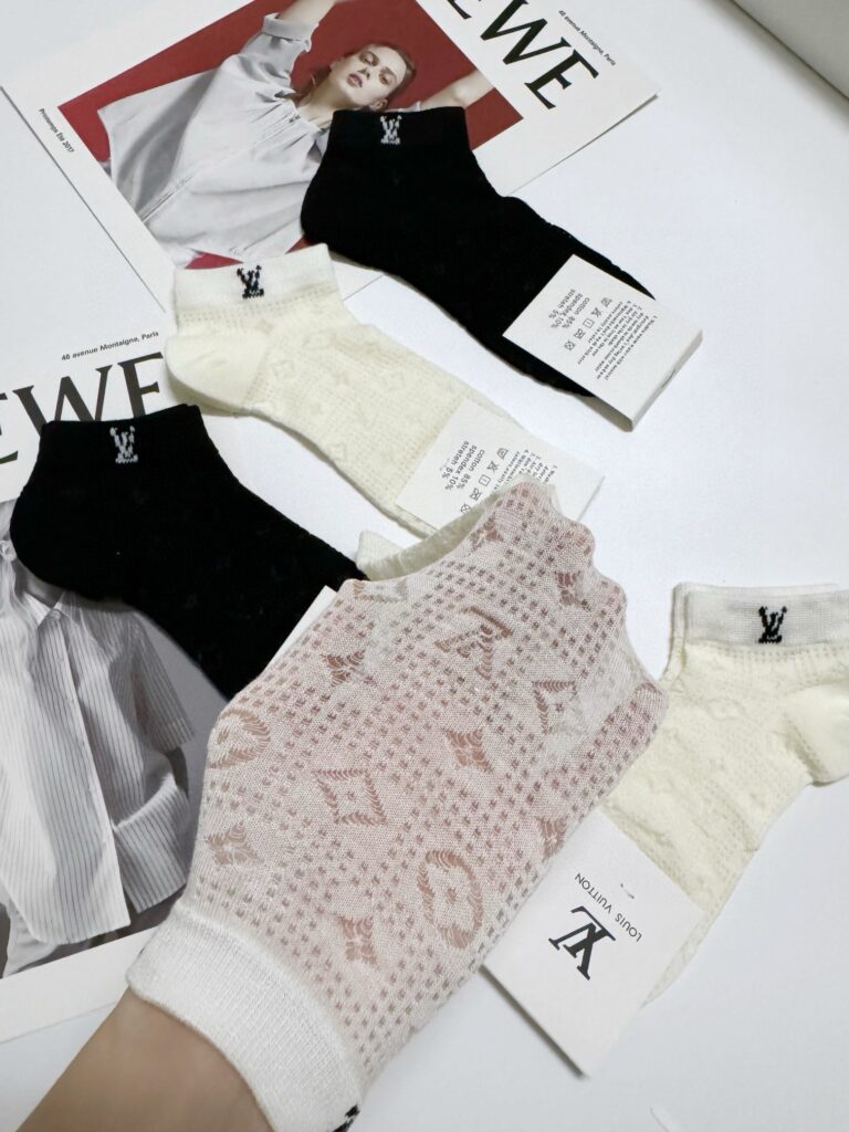 業界最高い品質 ルイヴィトン  偽物 定番無地吸汗通気性の良い靴下